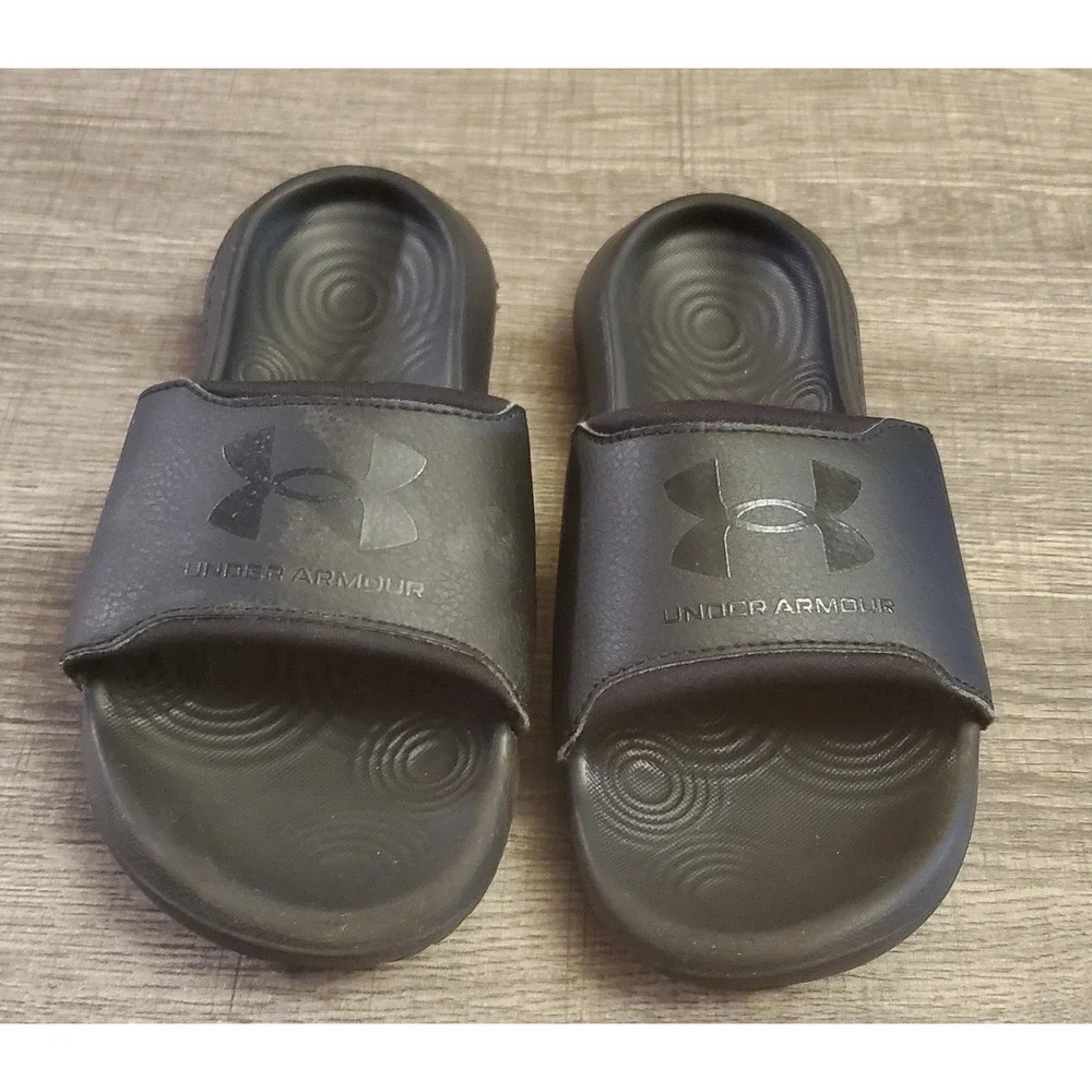 Under‎ Armour Ignite Select Slide Sandals Youth Size 1Y Black